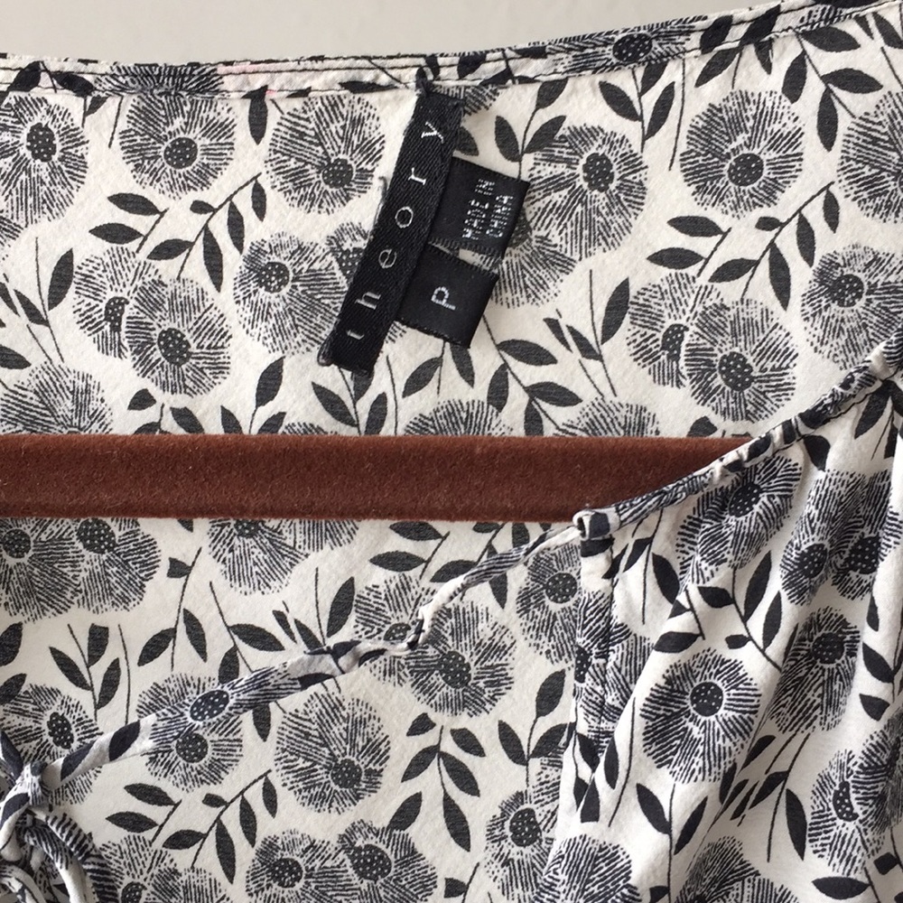 Closet Clear Out!⚡️THEORY top blouse - Picture 4 of 7